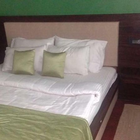 Highlander-Cottage For Rent ลันส์โดว์นี ภายนอก รูปภาพ