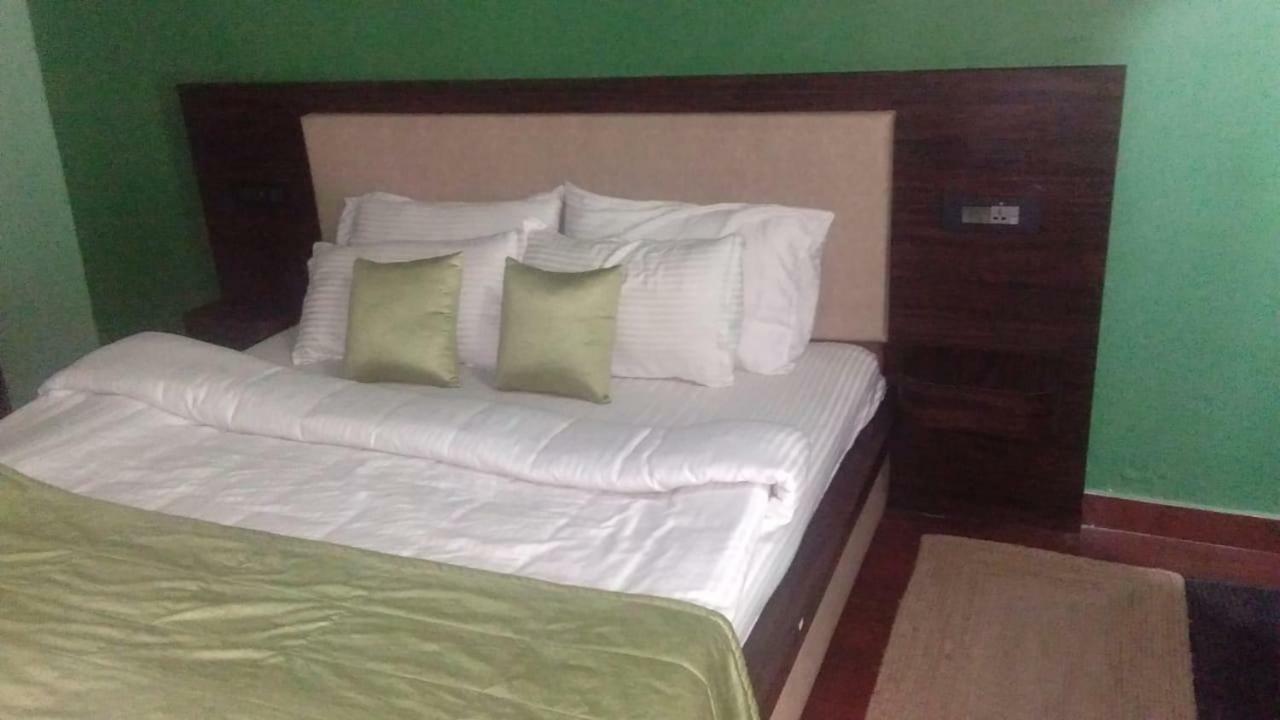 Highlander-Cottage For Rent ลันส์โดว์นี ภายนอก รูปภาพ